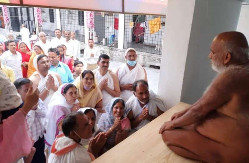 चंवलेश्वर तीर्थ क्षेत्र में सब कुछ है लेकिन विकास का बीज बोने के लिए जमीन नहीं चंवलेश्वर तीर्थ क्षेत्र में सब कुछ है लेकिन विकास का बीज बोने के लिए जमीन नहीं