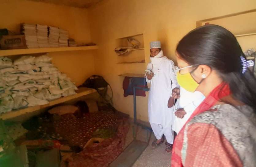 अधिकारियों का सघन निरीक्षण, विद्यालयों में खाद्यान्न की जमीनी हकीकत की पड़ताल अधिकारियों का सघन निरीक्षण, विद्यालयों में खाद्यान्न की जमीनी हकीकत की पड़ताल