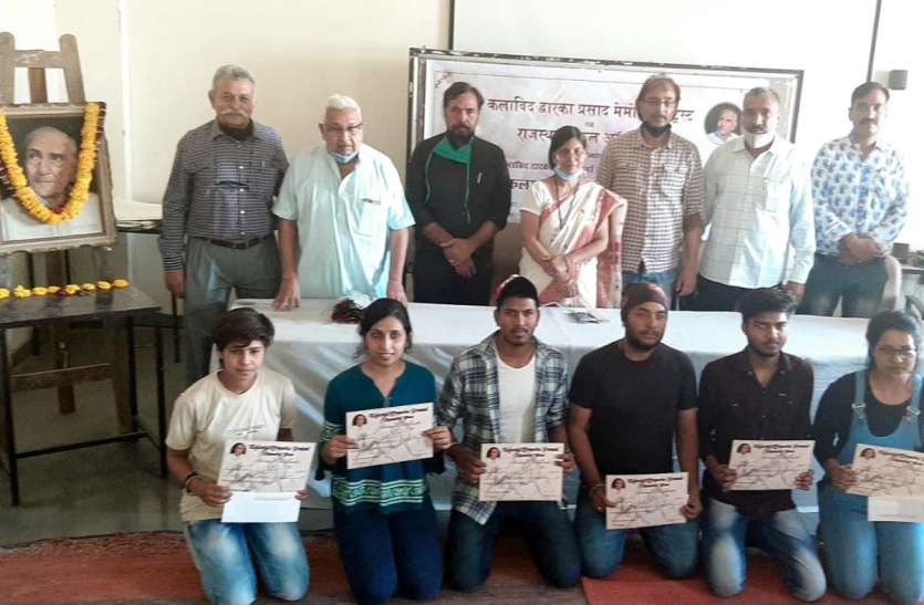 प्रख्यात चित्रकार द्वारका प्रसाद शर्मा की 99वीं जयंती मनाई प्रख्यात चित्रकार द्वारका प्रसाद शर्मा की 99वीं जयंती मनाई