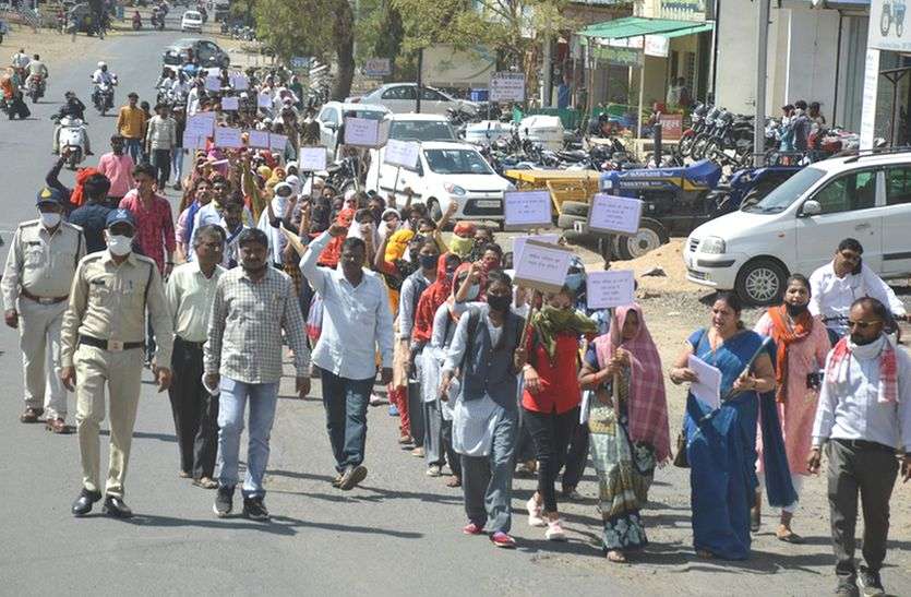 Rally fired memorandum demanding investigation बालिकाओं को इंसाफ दिलाने सड़क पर उतरे सैकड़ों समाज के लोग