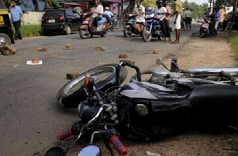 छोटे भाई की शादी के लिए शॉपिंग करके लौट रहे बड़े भाई की सड़क हादसे में मौत, भाभी घायल, मातम में बदली खुशियां छोटे भाई की शादी के लिए शॉपिंग करके लौट रहे बड़े भाई की सड़क हादसे में मौत, भाभी घायल, मातम में बदली खुशियां