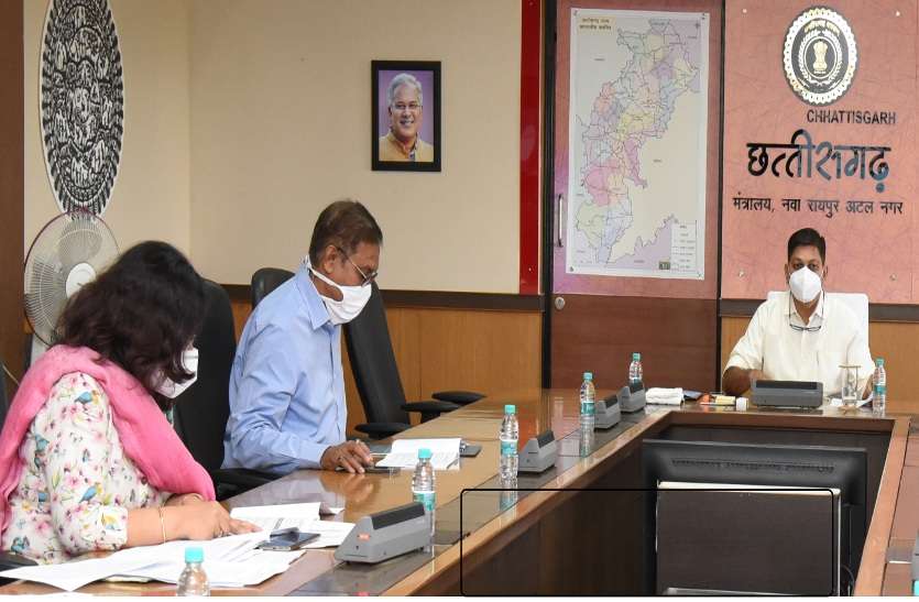 रायपुर : मुख्य सचिव ने की समीक्षा, दिए वनाधिकार मान्यता पत्रों के वितरण में तेजी लाने के निर्देश रायपुर : मुख्य सचिव ने की समीक्षा, दिए वनाधिकार मान्यता पत्रों के वितरण में तेजी लाने के निर्देश