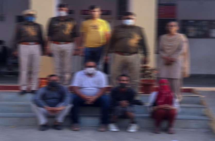 गेस्ट हाउस की आड़ में वैश्यावृति, महिला सहित चार गिरफ्तार गेस्ट हाउस की आड़ में वैश्यावृति, महिला सहित चार गिरफ्तार