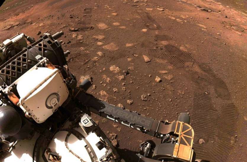 nasa rover मंगल पर पहली बार चला NASA का रोवर, 33 मिनट में तय की 21 फीट की दूरी
