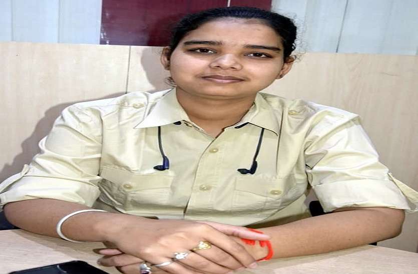जब लोग जान बचाने को सीटों के नीचे घुसे थे, तब वसुंधरा कर रही थी खौफ का खात्मा जब लोग जान बचाने को सीटों के नीचे घुसे थे, तब वसुंधरा कर रही थी खौफ का खात्मा