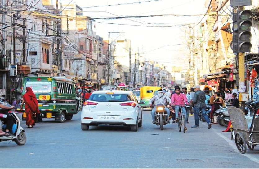 cms_image-1,cms_image-1 कागजी वन वे पर दौड़ रहा टू वे ट्रैफिक