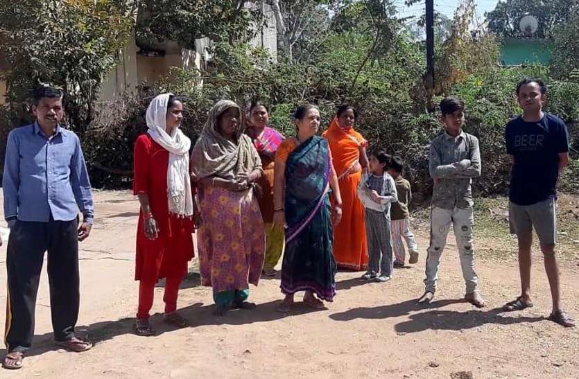 Residents of PWD colony show problem of drinking water. गर्मी का मौसम शुरू होने से पहले शहर में गहराया पेयजल संकट