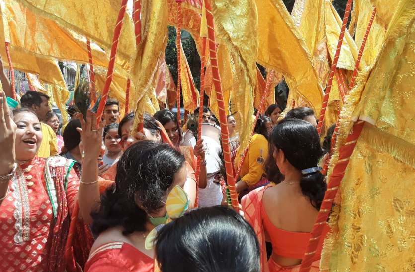 काठगोला श्याम मन्दिर तक निकली निशान यात्रा काठगोला श्याम मन्दिर तक निकली निशान यात्रा