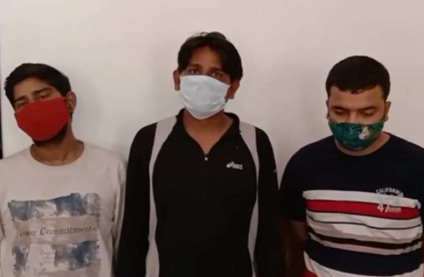 noida3.jpg ऑफिस जाने वाले लोगों को लिफ्ट देकर लूटने वाले तीन बदमाश एनकाउंटर के बाद गिरफ्तार