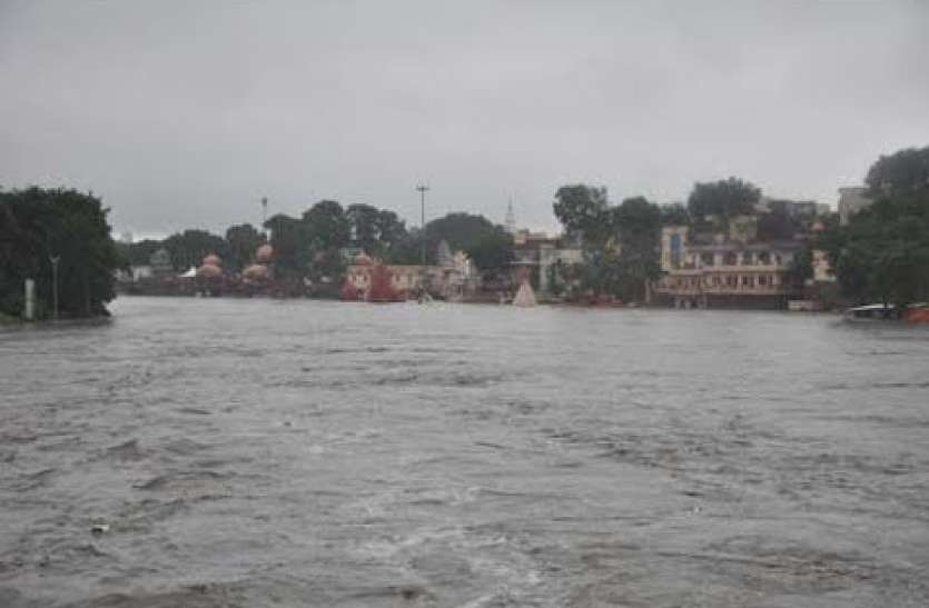 shipra river शिप्रा नदी में धमाके के बाद 10 फीट उछला पानी, लोगों में दहशत का माहौल