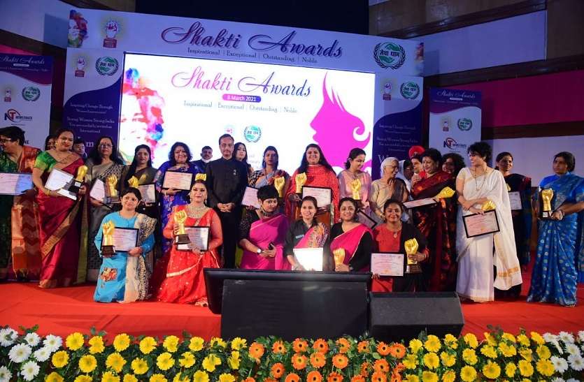 1_8.jpg उपमुख्यमंत्री डॉ. दिनेश शर्मा ने 'शक्ति अवार्ड्स' देकर बढ़ाया महिलाओं का मान