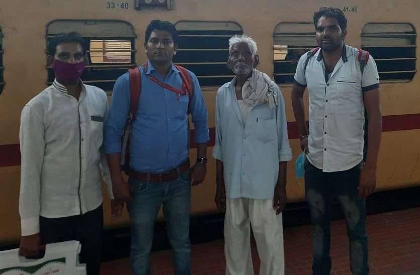 Rambharosi disappeared from the path between Char Dham Yatra, railway employees found elderly चार धाम यात्रा के बीच रास्ते से गायब हुआ रामभरोसी, रेलवे के कर्मचारियों ने खोज निकाला बुजुर्ग
