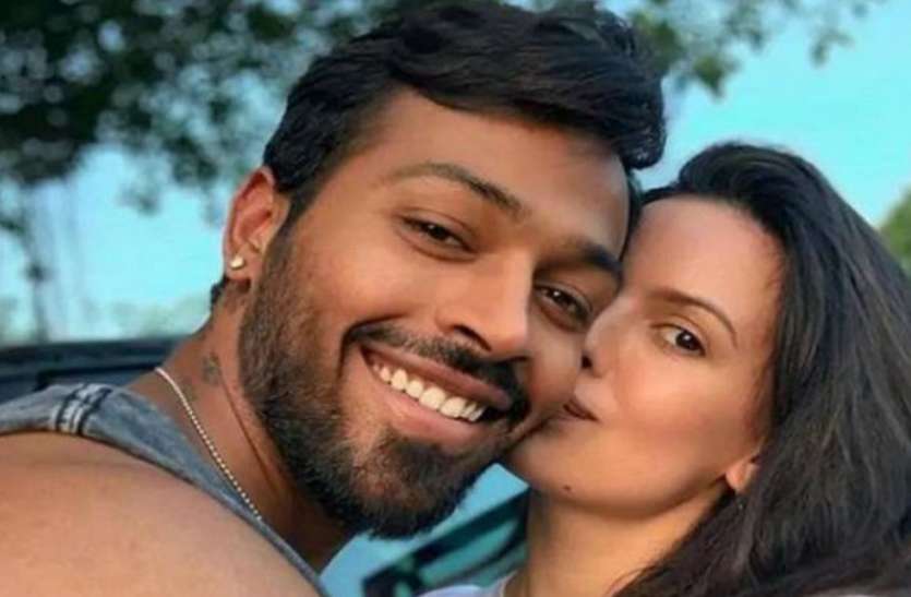 hardik_pandya.jpg हार्दिक पांड्या ने वाइफ नताशा के साथ दिया ऐसा रोमांटिक पोज, वायरल हुई तस्वीर