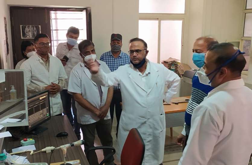 जिला कलक्टर के निर्देश पर एडीएम ने देखी आपातकालीन व्यवस्था जिला कलक्टर के निर्देश पर एडीएम ने देखी आपातकालीन व्यवस्था