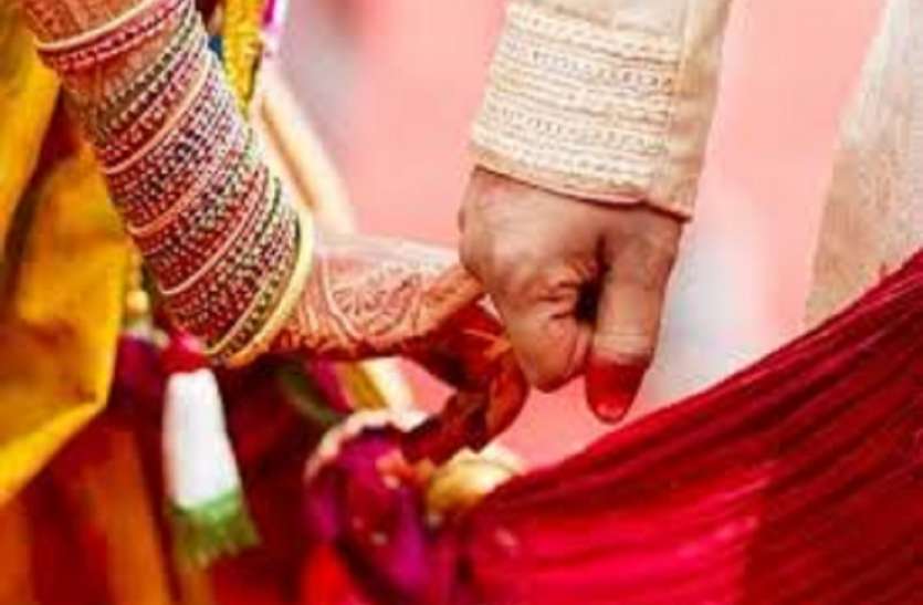 शादी अनुदान फर्जीवाड़ा में हुई बड़ी कार्रवाई, सदर तहसील की महिला लिपिक निलंबित शादी अनुदान फर्जीवाड़ा में हुई बड़ी कार्रवाई, सदर तहसील की महिला लिपिक निलंबित