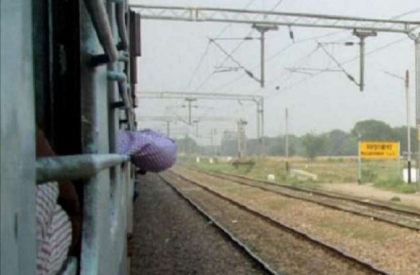 गेटमैन की सक्रियता से टला बड़ा ट्रेन हादसा, कानपुर-लखनऊ रूट पर जयपुर-लखनऊ एक्सप्रेस दुर्घटना से बची गेटमैन की सक्रियता से टला बड़ा ट्रेन हादसा, कानपुर-लखनऊ रूट पर जयपुर-लखनऊ एक्सप्रेस दुर्घटना से बची