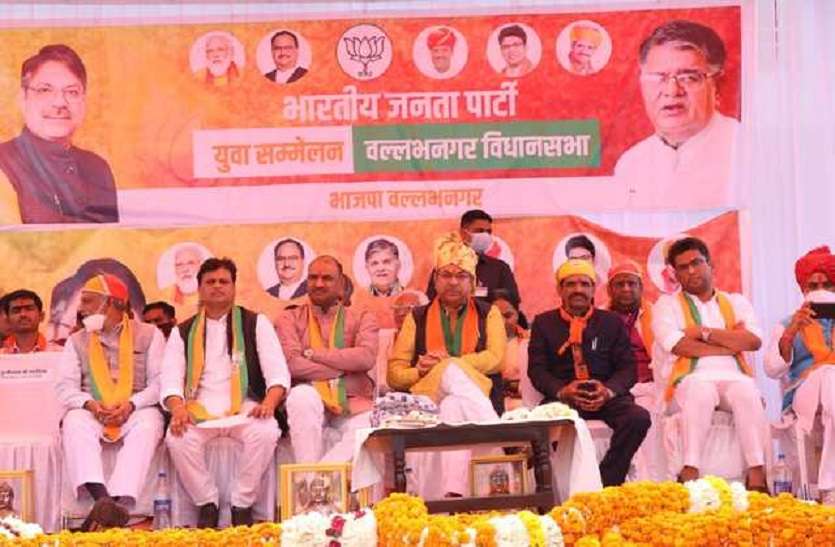 rajasthan bjp apologize for disrespect to maharana pratap memento राजस्थान: इस एक तस्वीर से ऐसा मचा हंगामा, कि BJP को मांगनी पड़ गई सार्वजनिक माफ़ी, जानें वजह?
