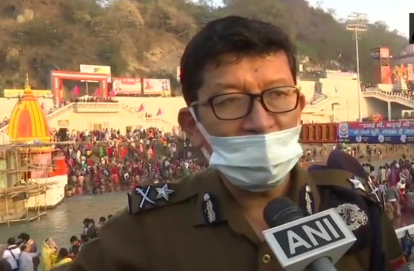 har ki paudi देशभर में महाशिवरात्रि की धूम, कुंभ में हर की पौड़ी पर लाखों श्रद्धालुओं ने लगाई डुबकी