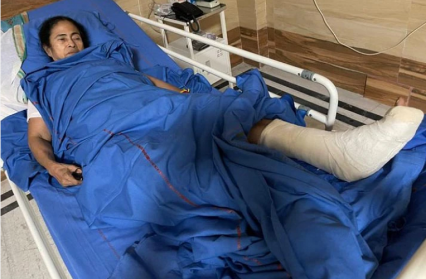 mamata banerjeehosp अभिषेक बनर्जी ने ट्वीट कर कहा - 2 मई को बीजेपी देखेगी बंगाल के लोगों की ताकत
