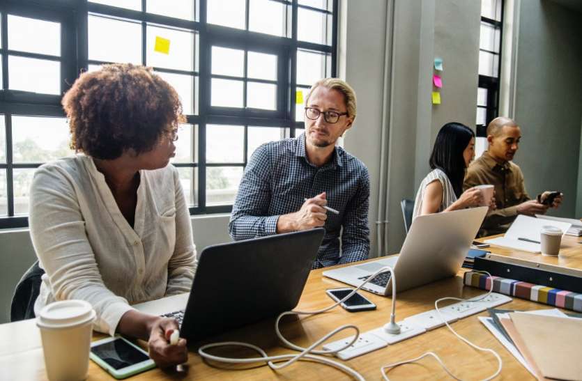 office_meeting_management_tips_in_hindi.jpg बनाएं एक्जिबिशन मैनेजमेंट में कॅरियर, जानिए कुछ जरूरी टिप्स