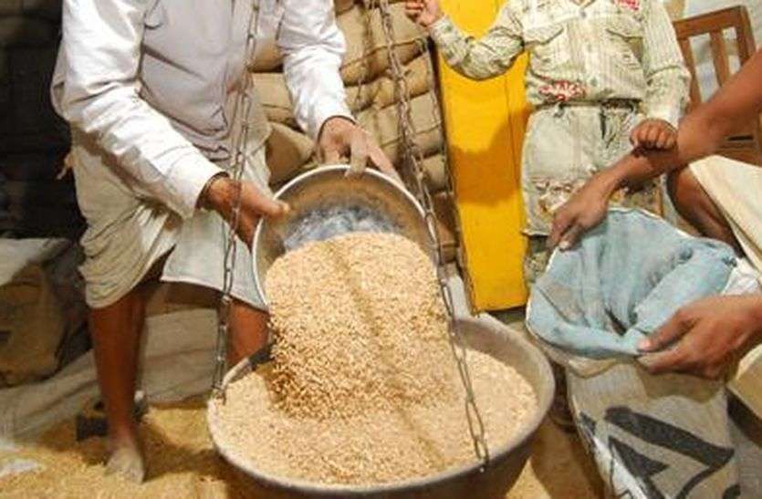 Gang busting the ration of the poor, six arrested गरीबों के राशन को हजम करने वाले गिरोह का भंडाफोड़, छह गिरफ्त में