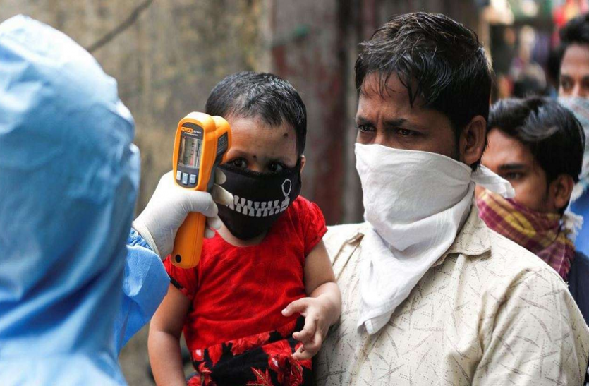 Coronavirus: महाराष्ट्र में बेकाबू होते दिख रहे हालात, 24 घंटे में मिले कोरोना के 15,817 मरीज Coronavirus: महाराष्ट्र में बेकाबू होते दिख रहे हालात, 24 घंटे में मिले कोरोना के 15,817 मरीज