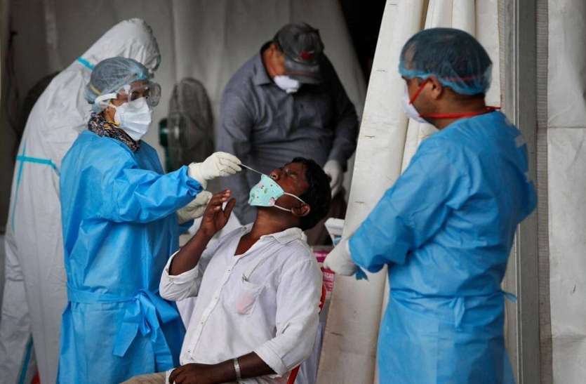 india covid new cases Corona In India: देश में कोरोना की लहर में आई फिर तेजी, 24 घंटे में मिले 24,882 नए केस, 140 मरीजों की मौत
