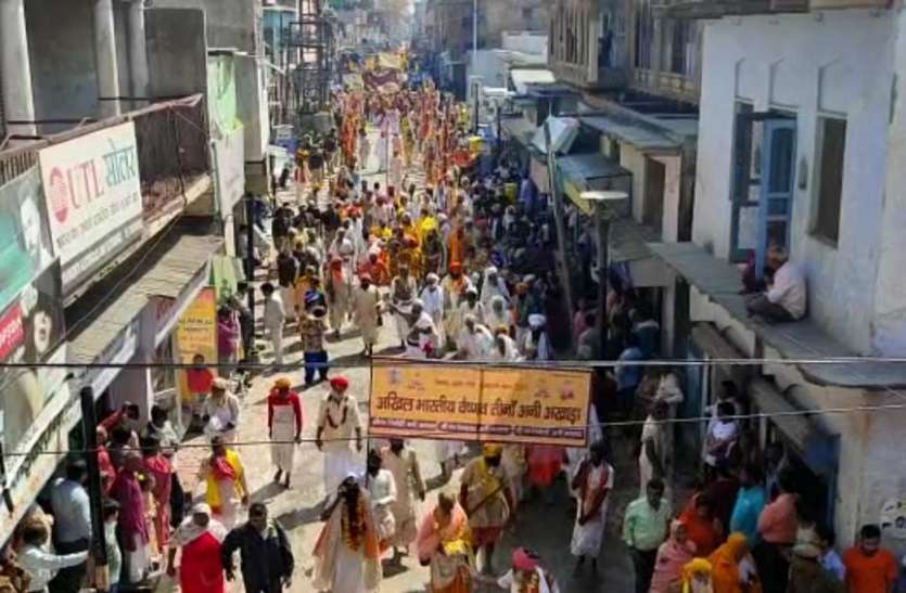 नगर भ्रमण करती शाही सवारी - फ़ोटो - पत्रिका न्यूज़ नेटवर्क वृंदावन कुंभ - 2021, तृतीय शाही स्नान पर निकली संतों की पेशवाई, जयकारों से गूँज उठी कान्हा की नगरी