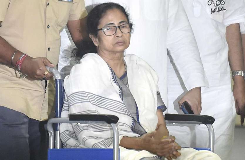 Mamta Banerjee ममता की सुरक्षा में चूक को लेकर चुनाव आयोग की बड़ी कार्रवाई, सुरक्षा निदेशक समेत इन पर गिरी गाज