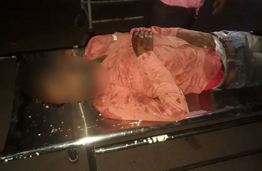 दुर्ग से दंतेवाड़ा जा रही यात्री बस पलटी, ड्राइवर, कंडेक्टर की मौके मौत, दस यात्री घायल