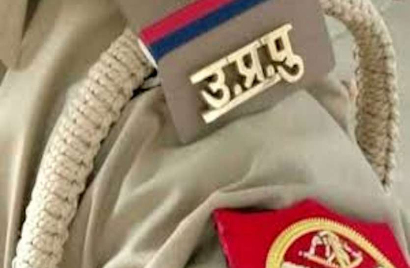 पुलिस पर छात्र और उसकी मां को पीटने का आरोप, अभद्रता का लगा आरोप Quick Read: पुलिस पर छात्र और उसकी मां को पीटने का आरोप, अभद्रता का लगा आरोप