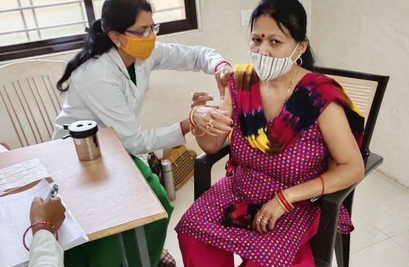 3485 beneficiaries get corona vaccine at 37 centers 37 केन्द्रों पर 3485 हितग्राहियों को लगा कोरोना टीका