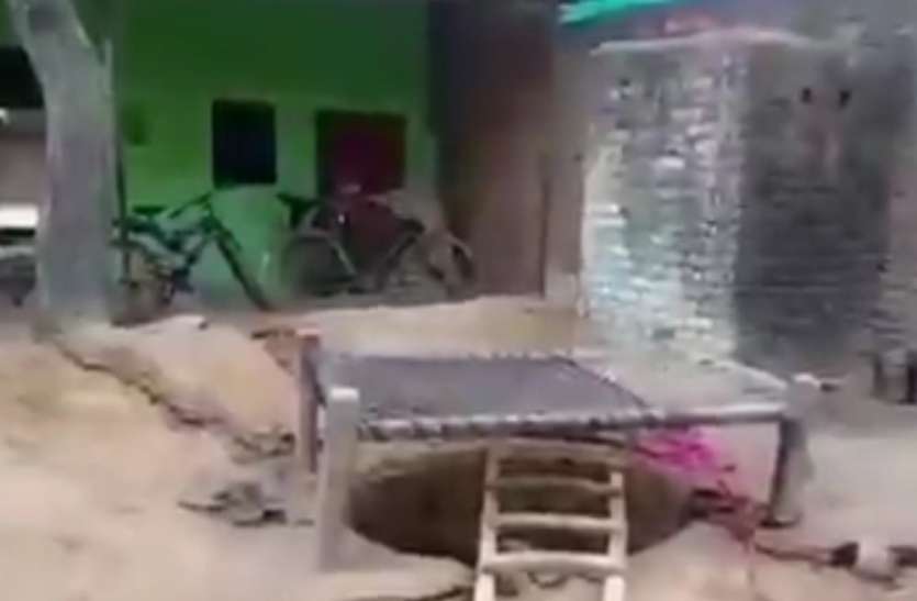 Agra news Breaking- आगरा में बच्चे को बचाने के लिए कूदे गड्ढे में, पांच की हुई मौत
