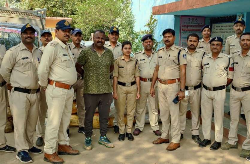 Police caught 87 lakh hemp, four smugglers including gangster arrested पुलिस ने पकड़ा 87 लाख का गांजा, सरगना समेत चार तस्कर गिरफ्तार