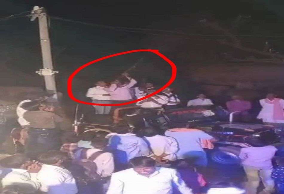 दुल्हन के घर बारात आने पर हवाई फायरिंग, दो आरोपियों को किया गिरफ्तार