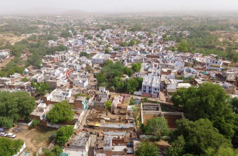 नगर परिषद क्षेत्र में नियम कायदे ताक पर, मकान, दुकान और नल कनेक्शन तक में अवैध नगर परिषद क्षेत्र में नियम कायदे ताक पर, मकान, दुकान और नल कनेक्शन तक में अवैध