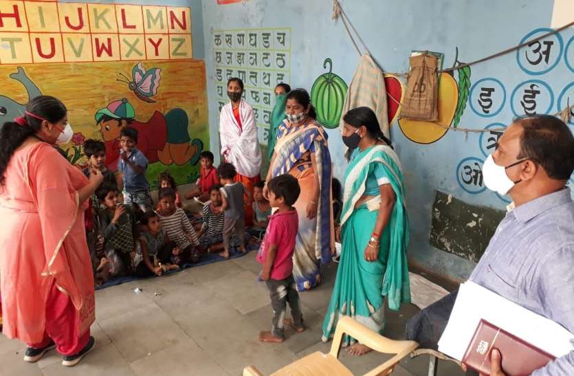 inspection of Anganwadi कलेक्टर ने आंगनवाड़ी केंद्रों का किया निरीक्षण, दिए निर्देश
