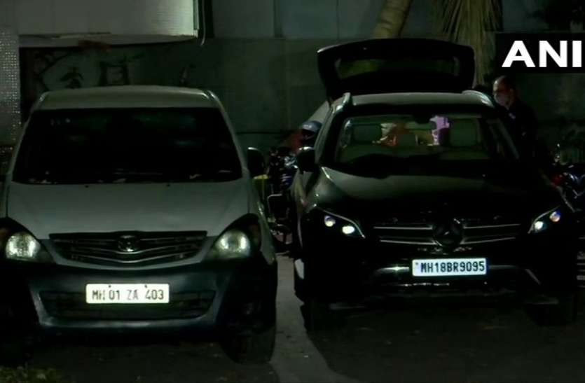 car NIA को मिली काले रंग की मर्सिडीज, स्कॉर्पियो की असली नंबर प्लेट और पांच लाख रुपये मिले