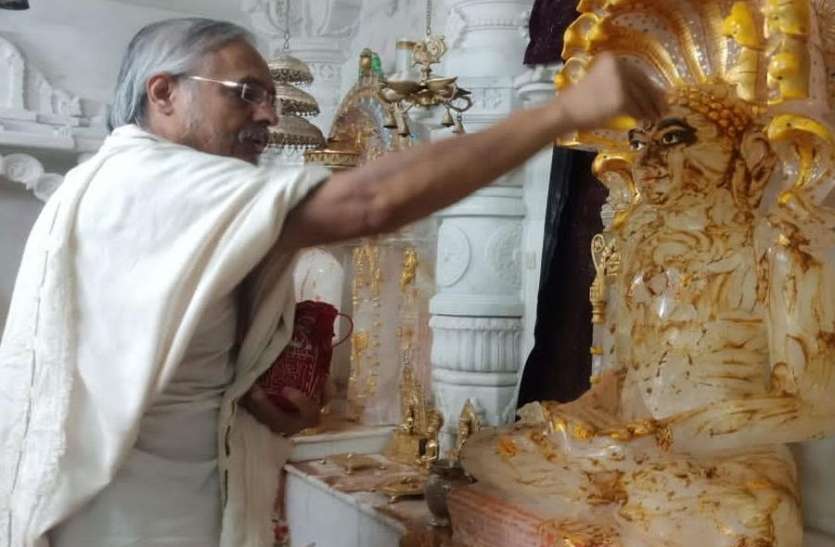 devendra_sagar_1.jpg भक्त सही मायने में सुख और आनंद का पर्याय : आचार्य