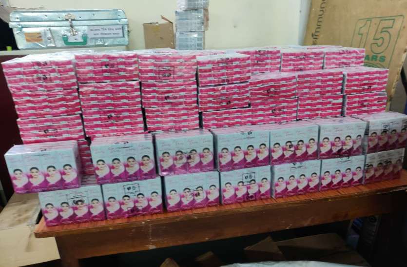 fake_product.jpg 200 करोड़ के नकली उत्पादों का बाजार, ना कंपनी को भनक और ना ही ग्राहकों को