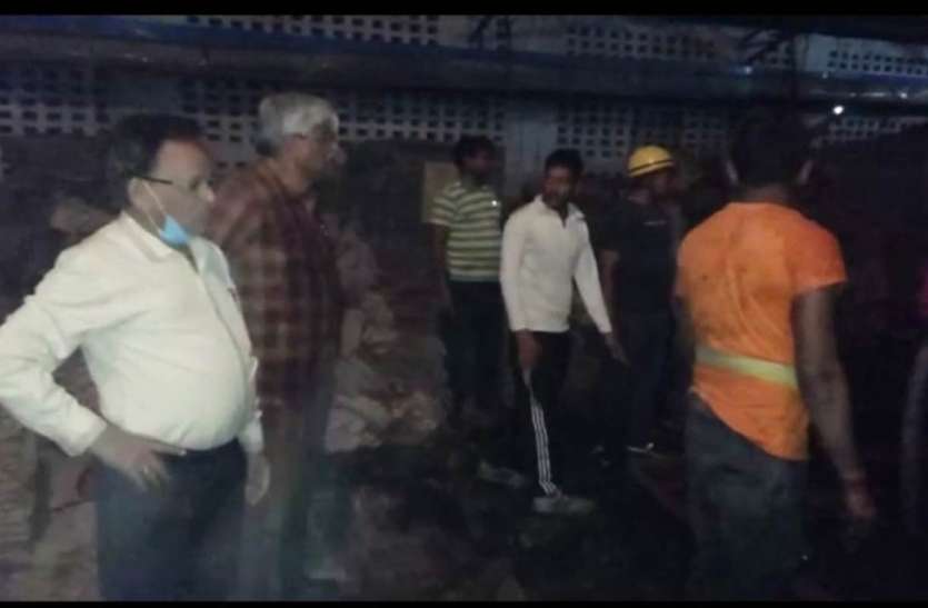 fire गत्ता फैक्ट्री में लगी भीषण आग, हजारों का नुकसान