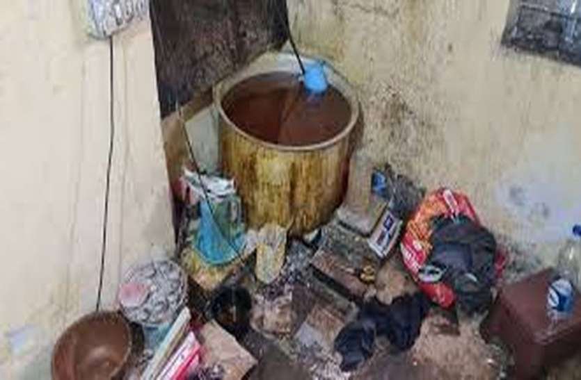 लिम्बायत में नकली घी बनाने के कारखाने छापा लिम्बायत में नकली घी बनाने के कारखाने छापा