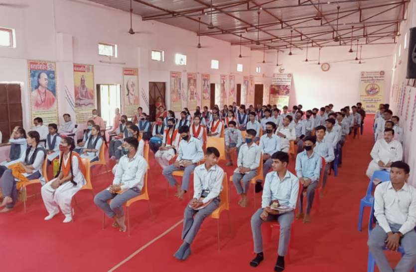 छात्र के लिए केवल विद्यालयीन परीक्षा ही वास्तविक परीक्षा नहीं छात्र के लिए केवल विद्यालयीन परीक्षा ही वास्तविक परीक्षा नहीं