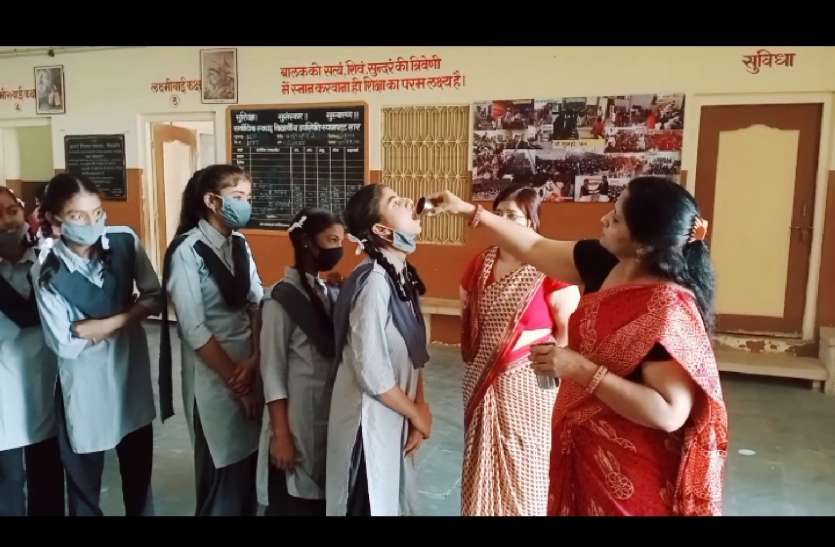 3,800 से अधिक लोगों को पिलाया काढ़ा 3,800 से अधिक लोगों को पिलाया काढ़ा