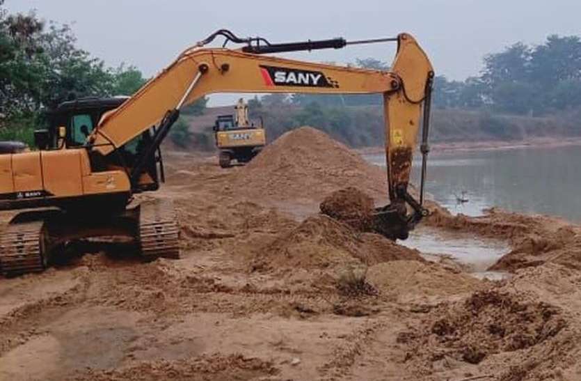 Mafia, Sand बेखौफ हैं रेत माफिया, अवैध खनन पर नहीं लग पा रहा अंकुश