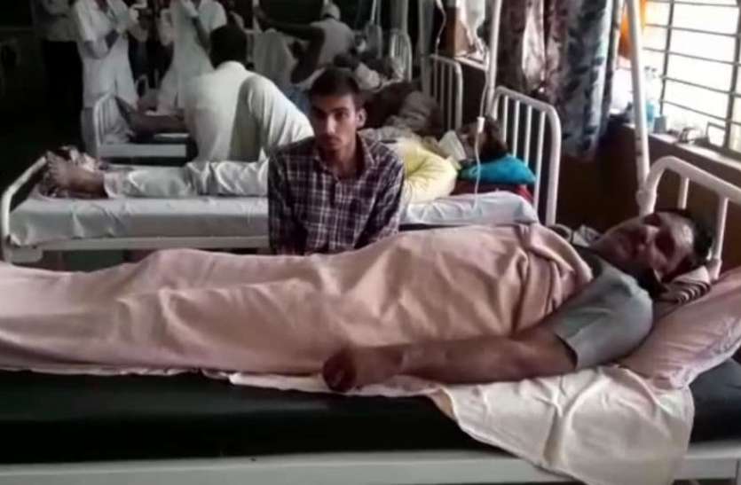 पुलिस पर हमला पुलिस पर हमला किया और खुद भी घायल हो गए