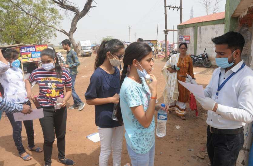 कैमिस्ट्री की तुलना में फिजिक्स लगा मुश्किल, ओवरऑल पेपर था आसान कैमिस्ट्री की तुलना में फिजिक्स लगा मुश्किल, ओवरऑल पेपर था आसान
