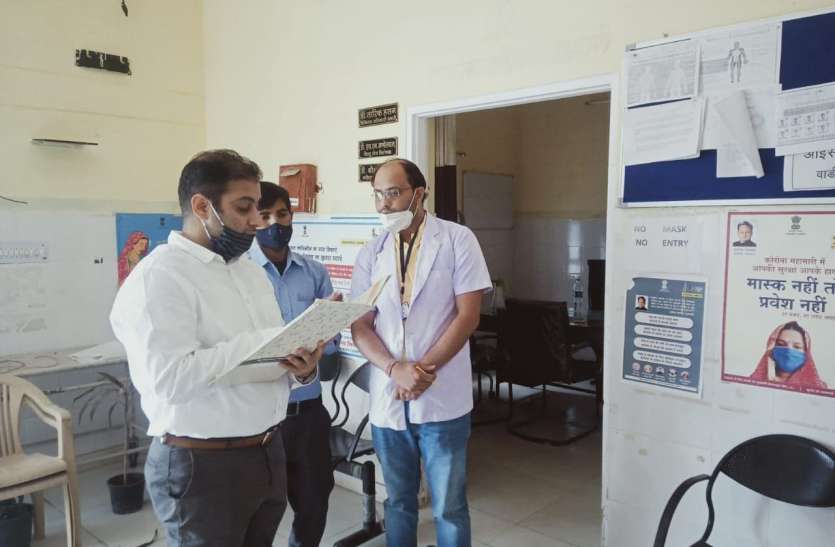 जिला कलक्टर ने ऑडियो संदेश से दी चेतावनी, रजिस्टर में हस्ताक्षर कर गायब मिले तो होगी एफआईआर जिला कलक्टर ने ऑडियो संदेश से दी चेतावनी, रजिस्टर में हस्ताक्षर कर गायब मिले तो होगी एफआईआर
