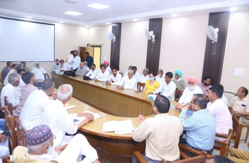 साठ दिन की बंदी में पेयजलापूर्ति सुचारू रखने की रहेगी चुनौती, जल उपयोक्ता संगम अध्यक्षों की हुई बैठक साठ दिन की बंदी में पेयजलापूर्ति सुचारू रखने की रहेगी चुनौती, जल उपयोक्ता संगम अध्यक्षों की हुई बैठक