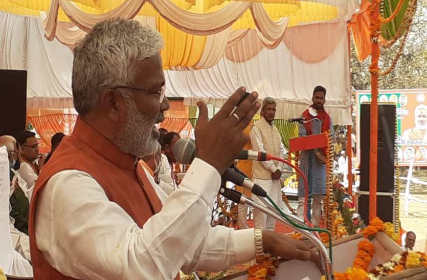 swatantra.jpg बीजेपी प्रदेश अध्यक्ष ने मोदी-योगी को बताया विकास पुरुष, कहा- लूटने के लिए सत्ता में आती हैं सपा, बसपा और कांग्रेस